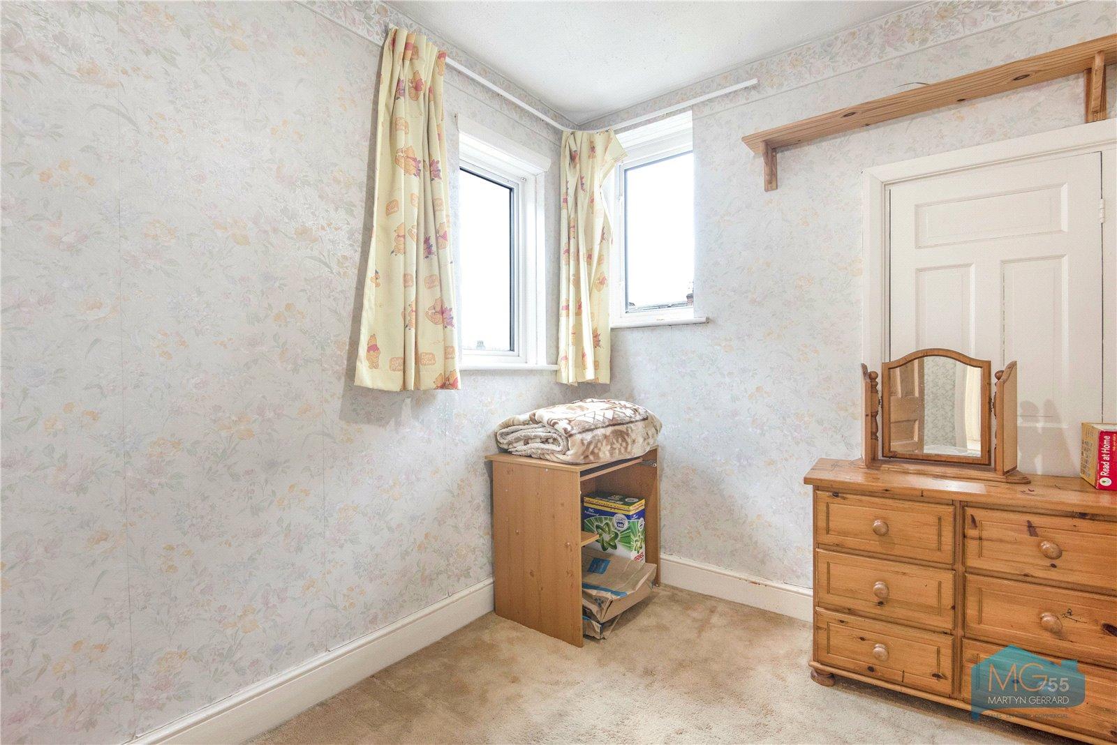 3 bedroom Semi-Detached House to rent - Martyn Gerrard