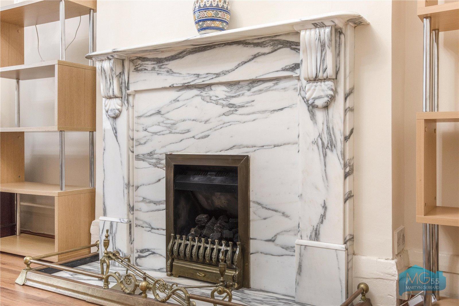3 bedroom Semi-Detached House to rent - Martyn Gerrard