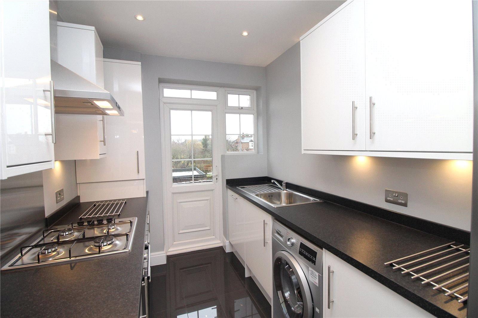 2 bedroom Apartment to rent - Martyn Gerrard