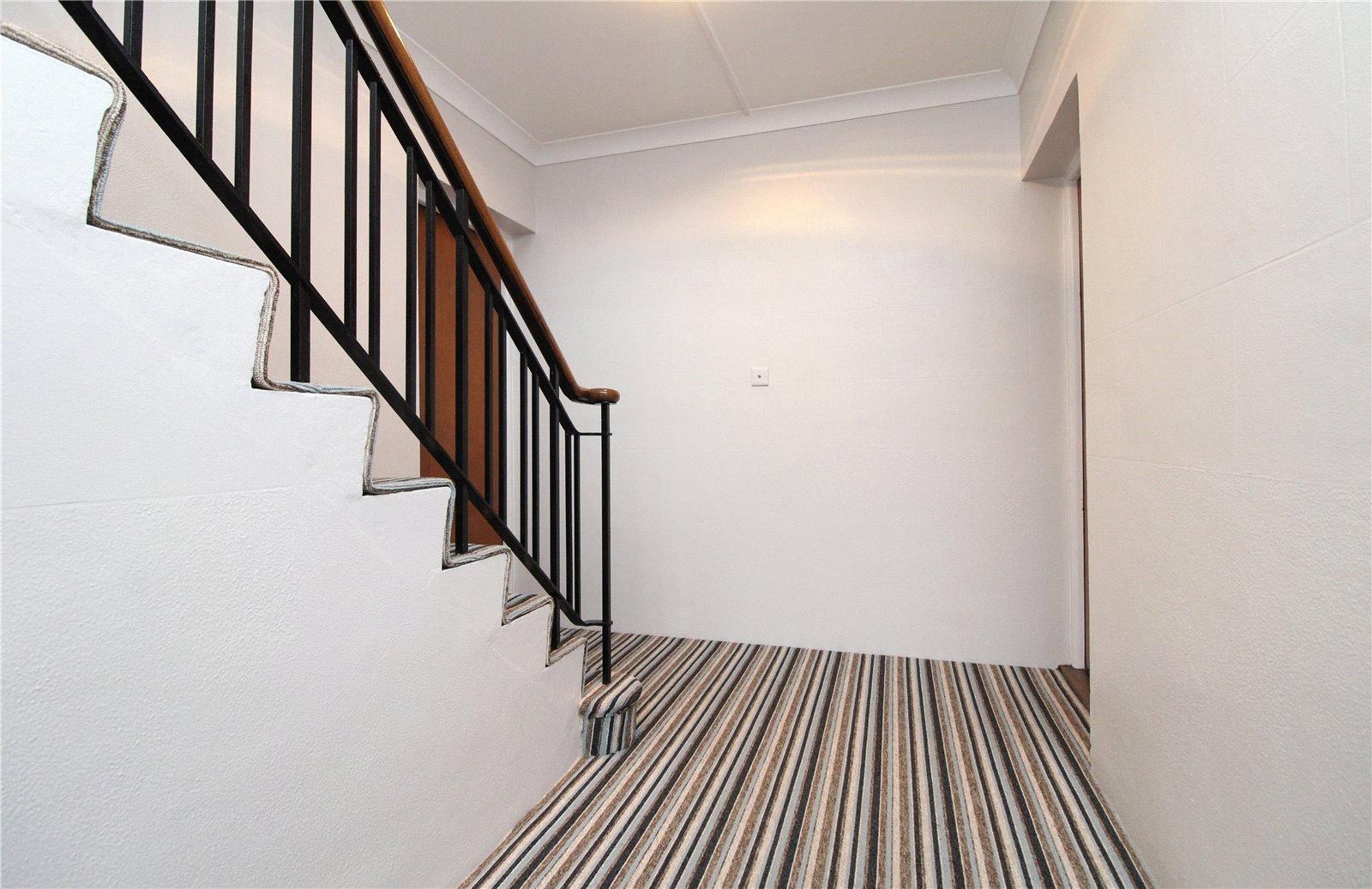 2 bedroom Apartment to rent - Martyn Gerrard