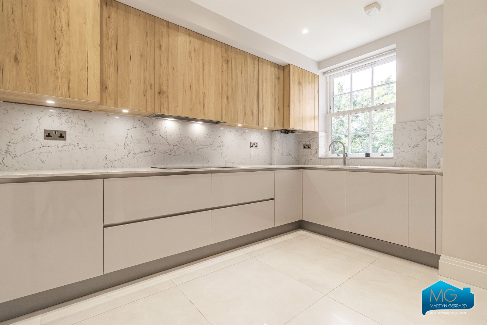 3 bedroom Apartment to rent - Martyn Gerrard