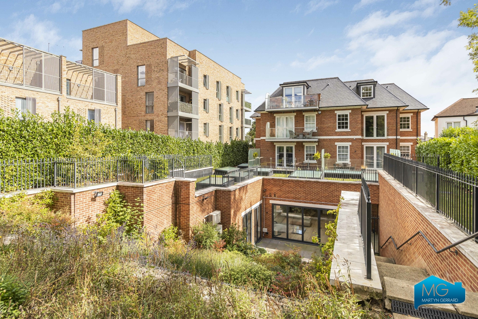 3 bedroom Apartment to rent - Martyn Gerrard