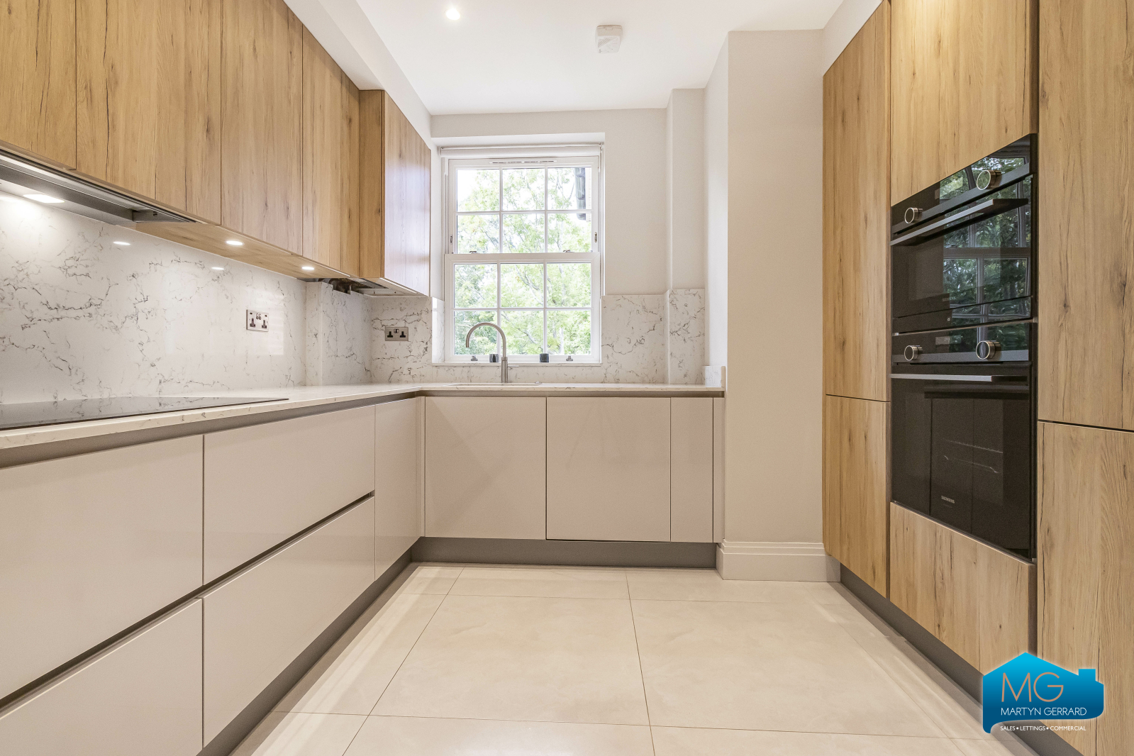 3 bedroom Apartment to rent - Martyn Gerrard