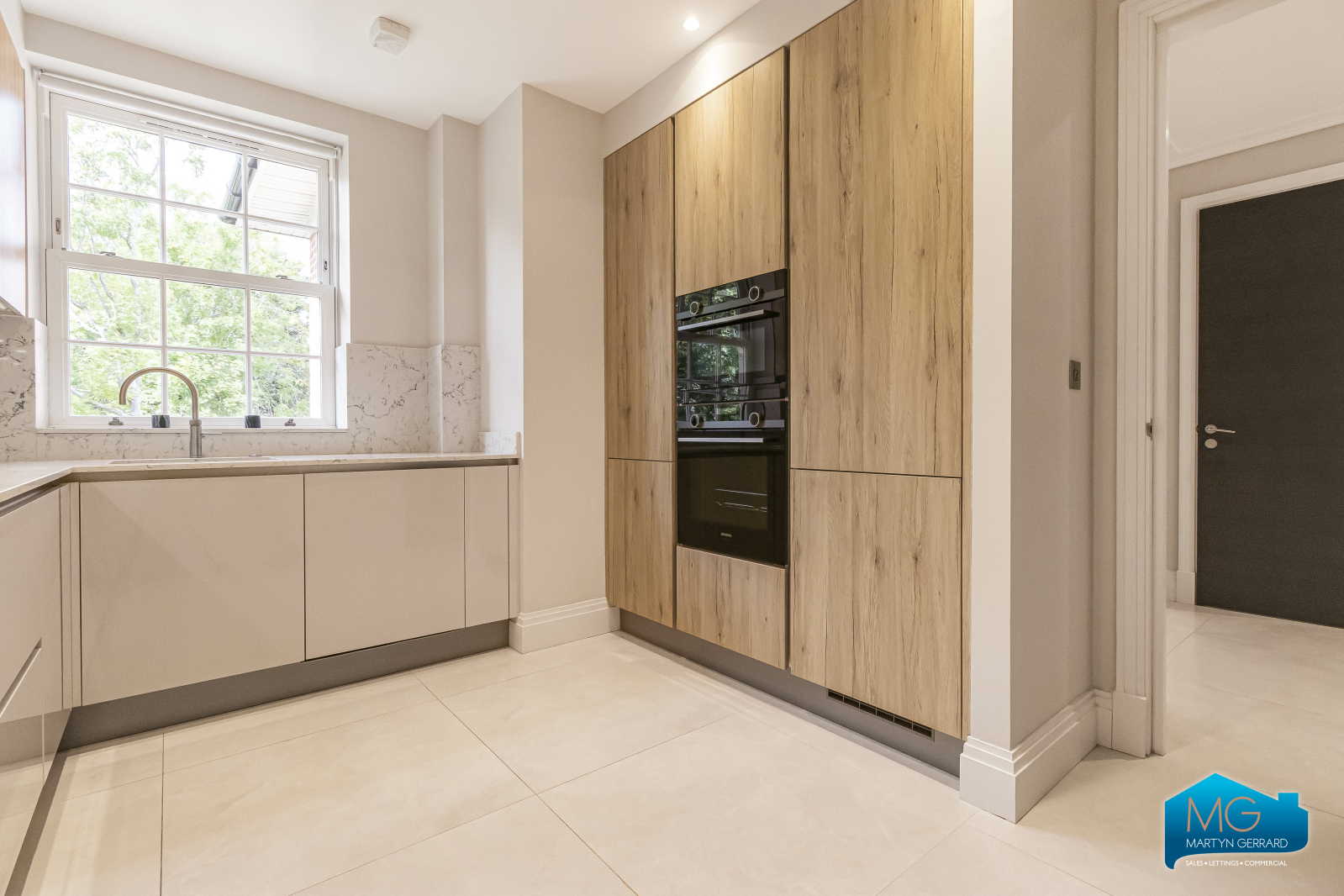 3 bedroom Apartment to rent - Martyn Gerrard