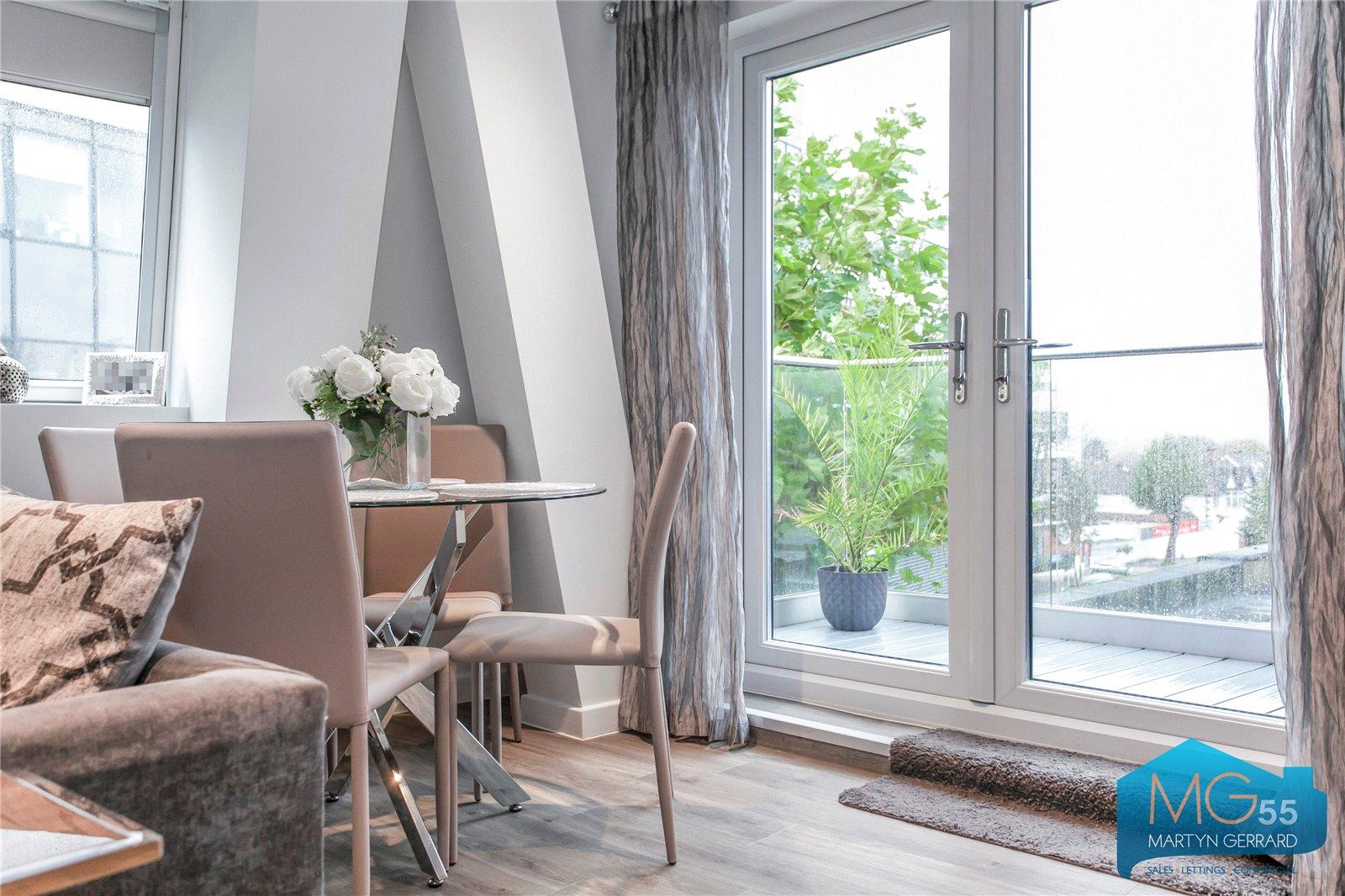 2 bedroom Apartment to rent - Martyn Gerrard