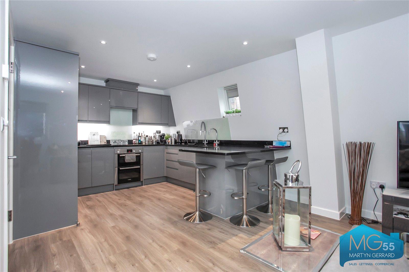 2 bedroom Apartment to rent - Martyn Gerrard