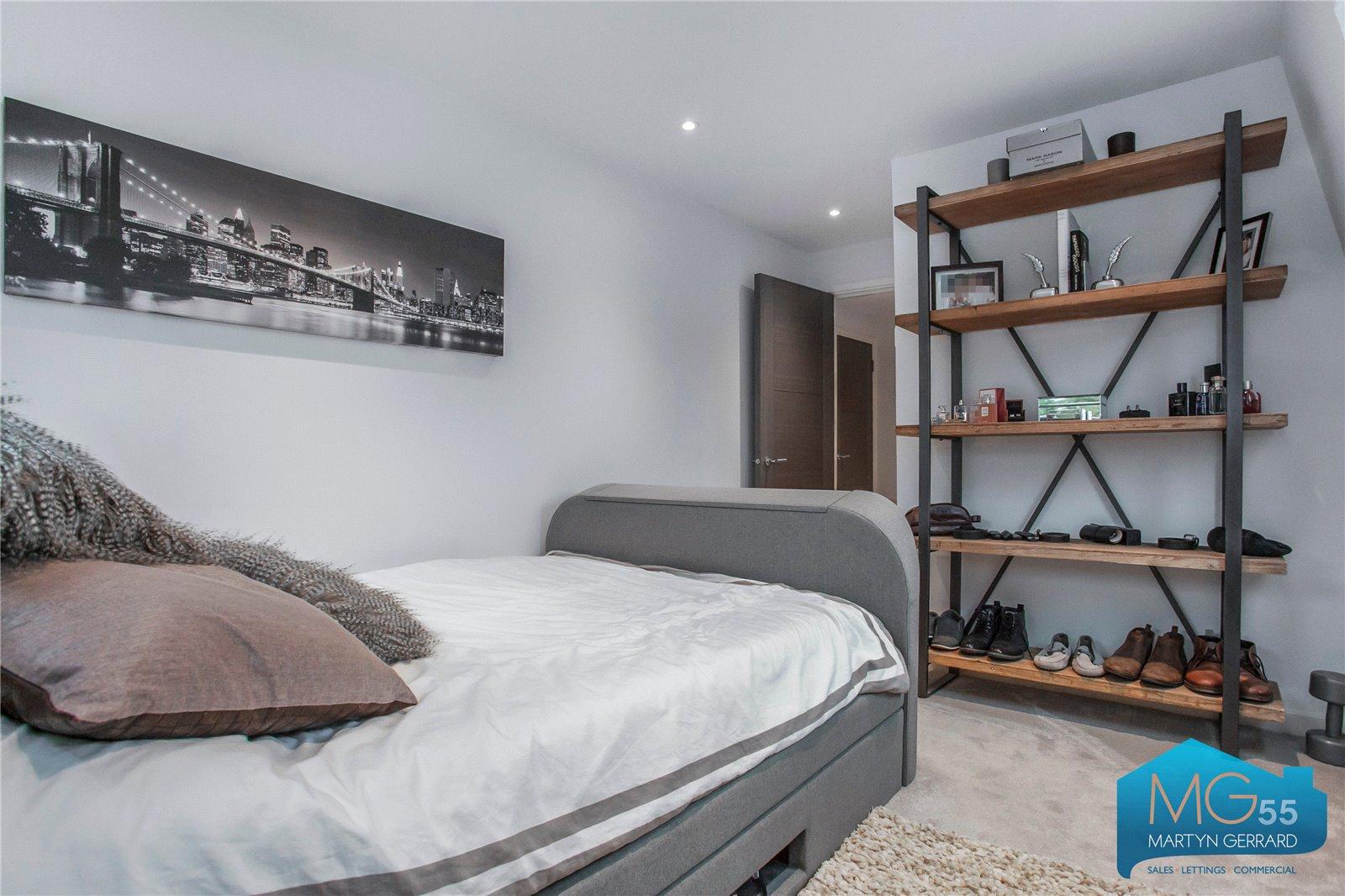 2 bedroom Apartment to rent - Martyn Gerrard