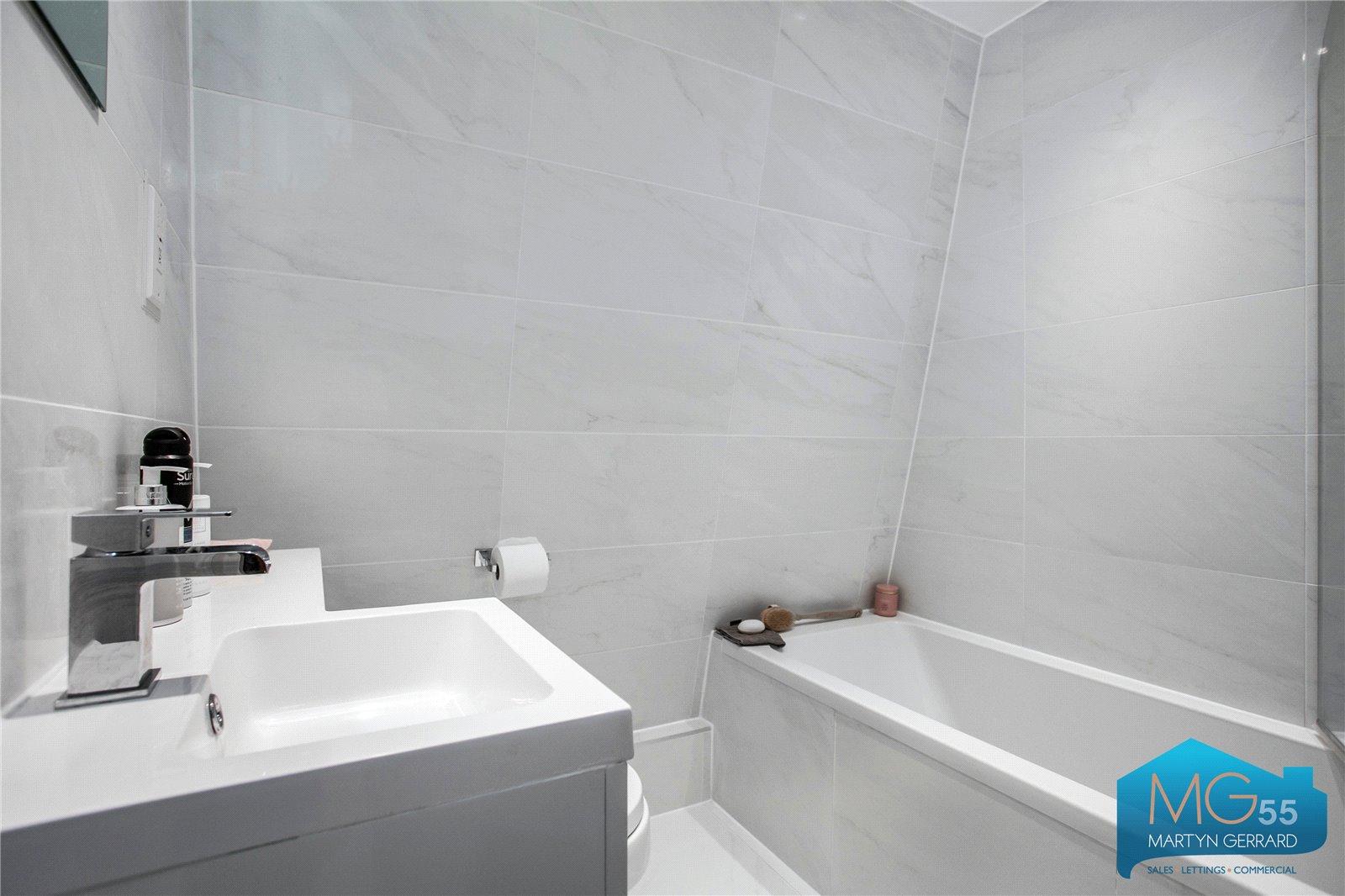 2 bedroom Apartment to rent - Martyn Gerrard
