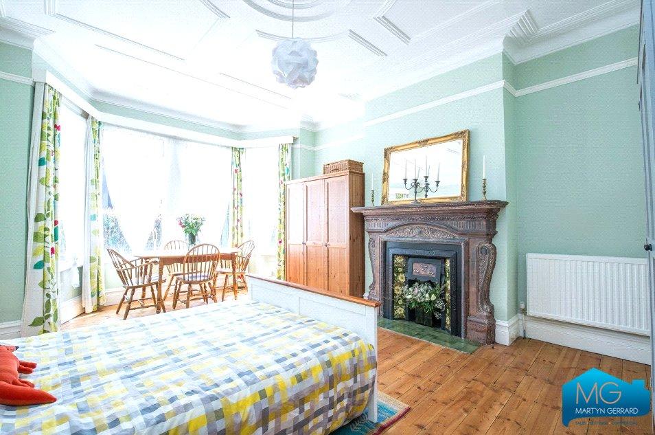 2 bedroom Ground Floor Flat to rent - Martyn Gerrard