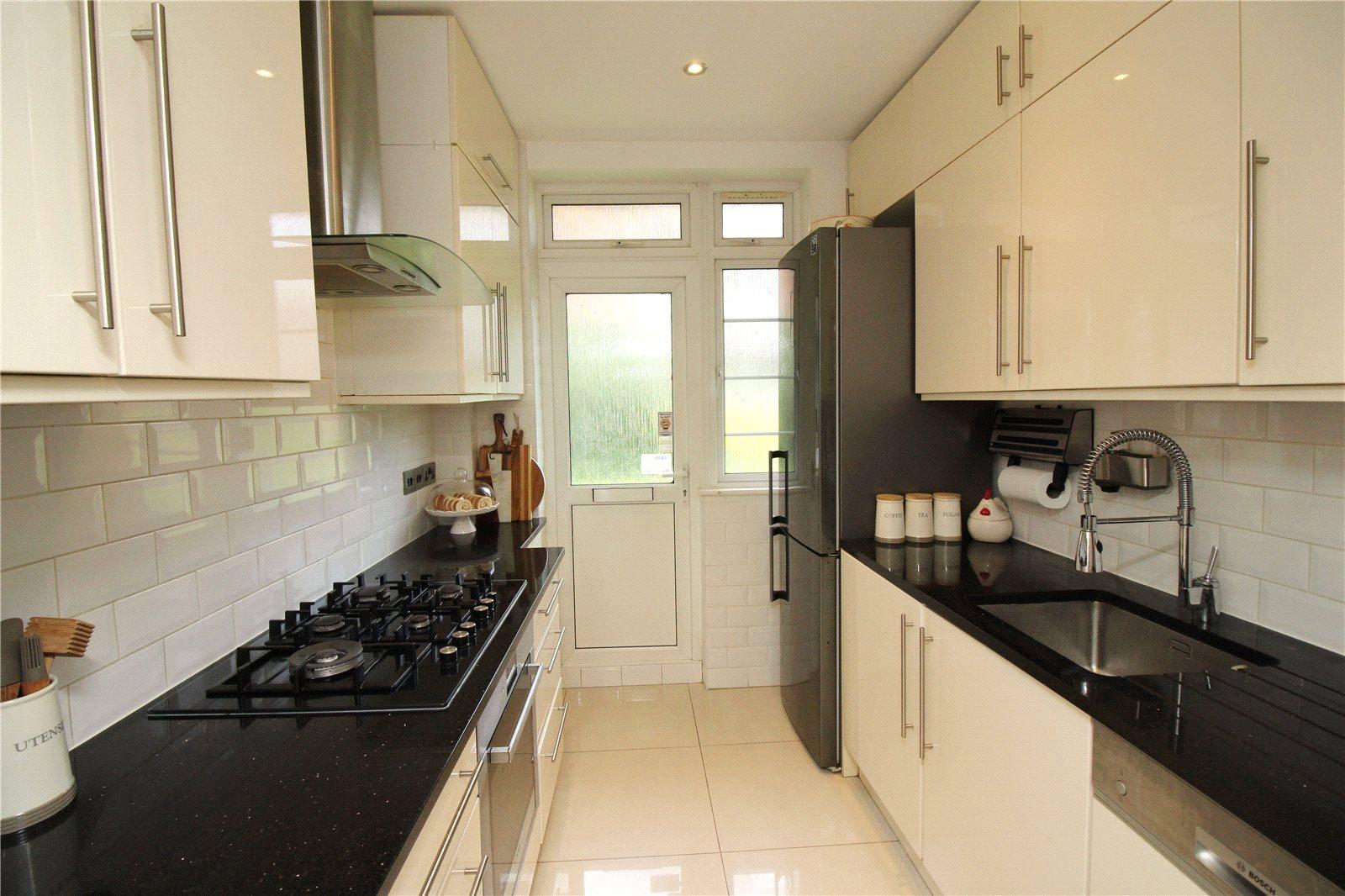 2 bedroom Ground Floor Flat to rent - Martyn Gerrard