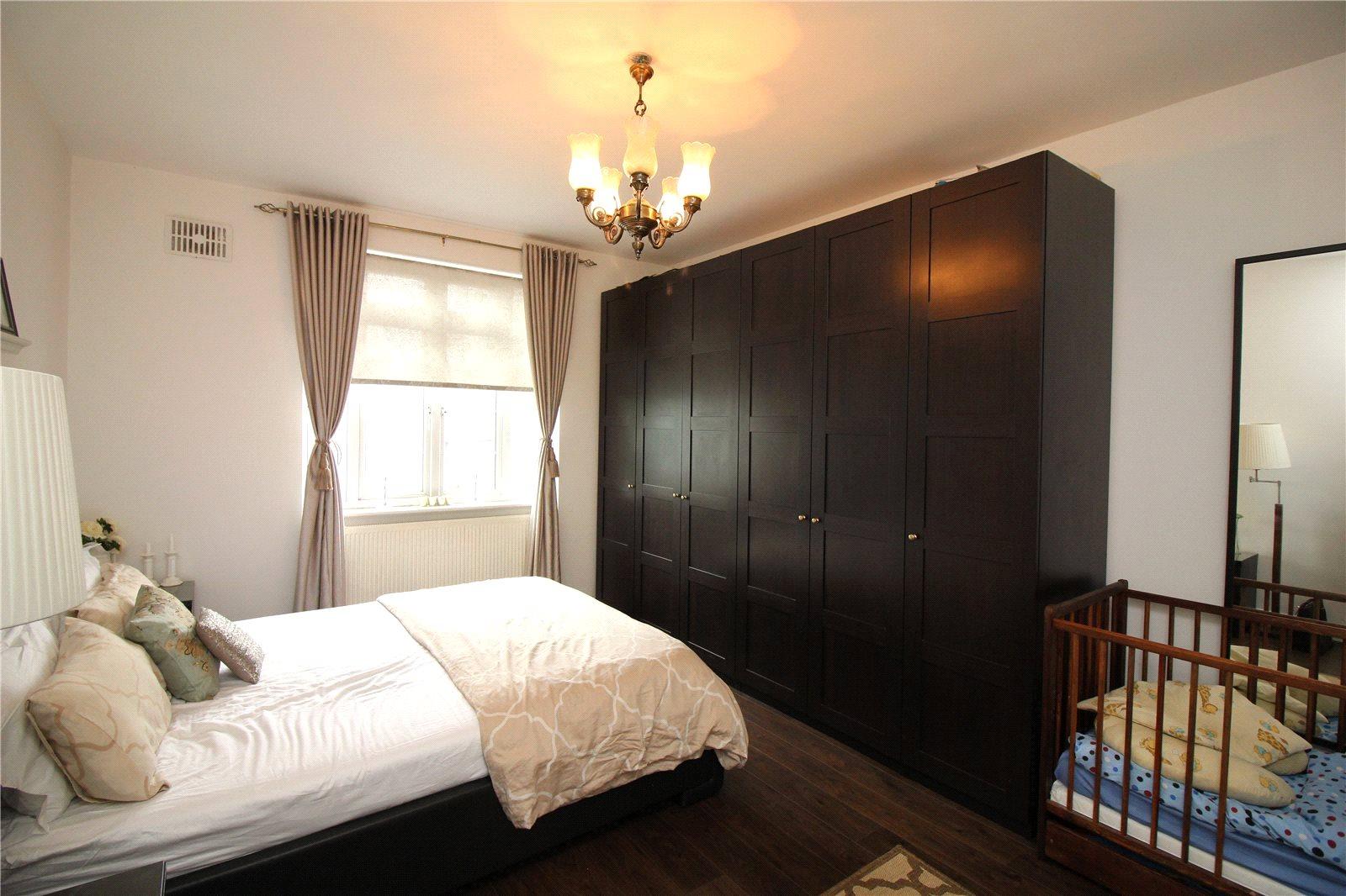 2 bedroom Ground Floor Flat to rent - Martyn Gerrard