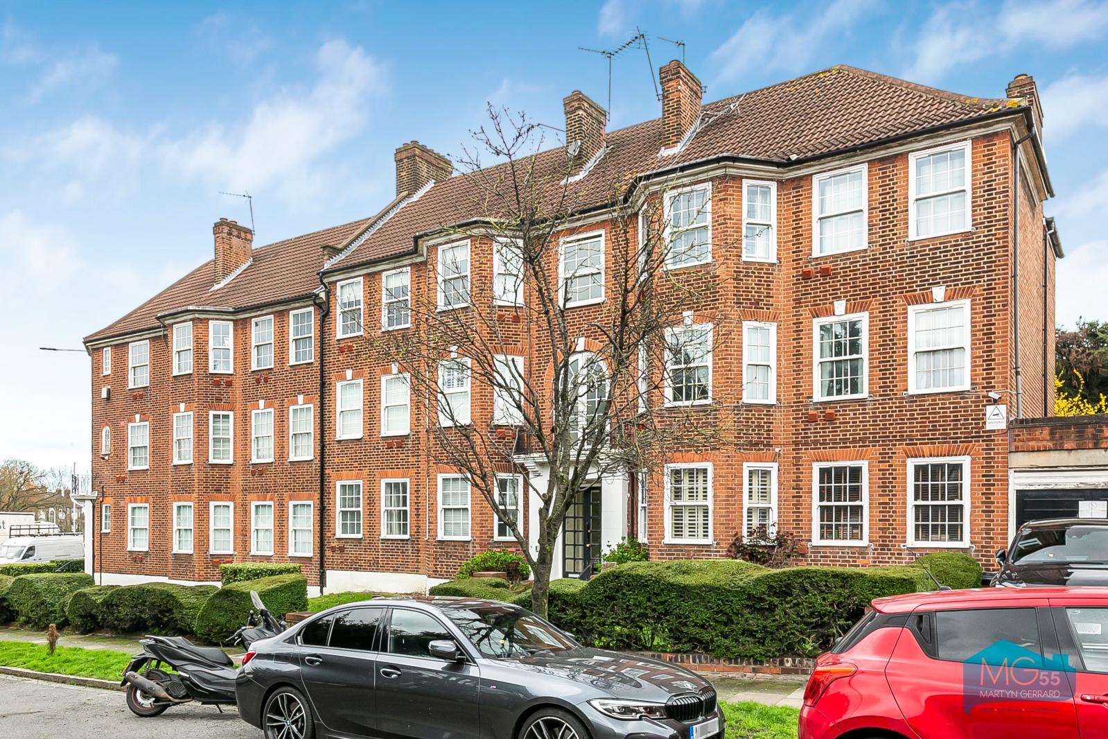 2 bedroom Ground Floor Flat to rent - Martyn Gerrard