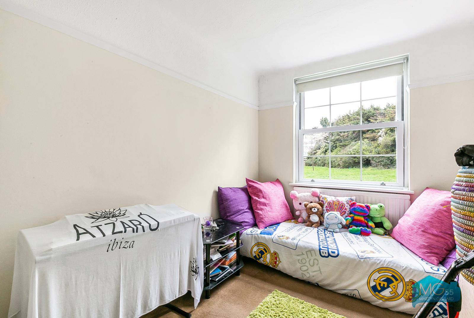 2 bedroom Ground Floor Flat to rent - Martyn Gerrard