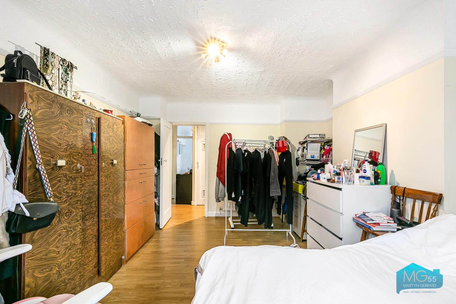 2 bedroom Ground Floor Flat to rent - Martyn Gerrard