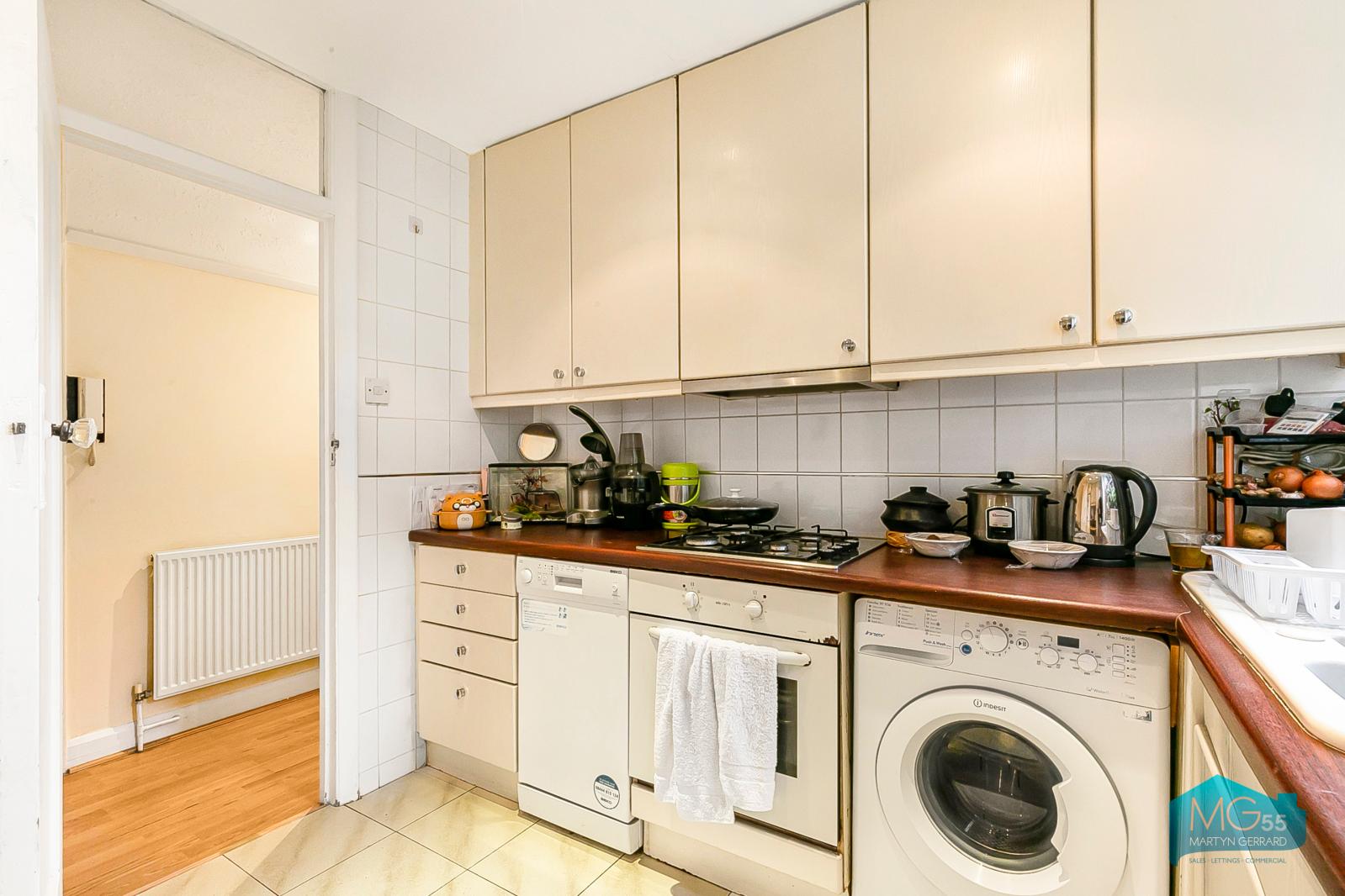 2 bedroom Ground Floor Flat to rent - Martyn Gerrard
