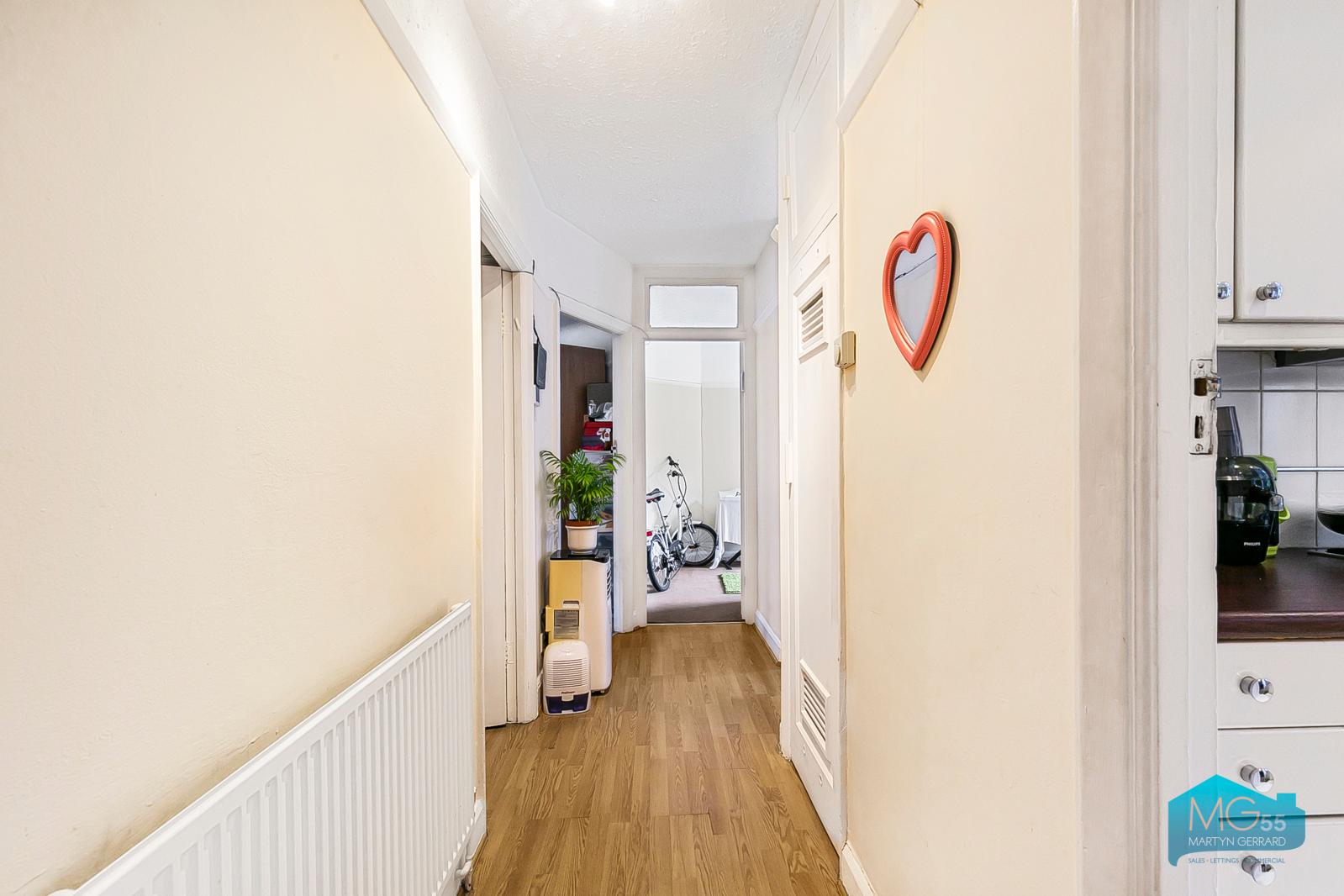 2 bedroom Ground Floor Flat to rent - Martyn Gerrard