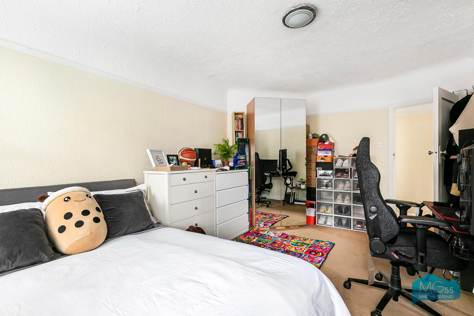 2 bedroom Ground Floor Flat to rent - Martyn Gerrard