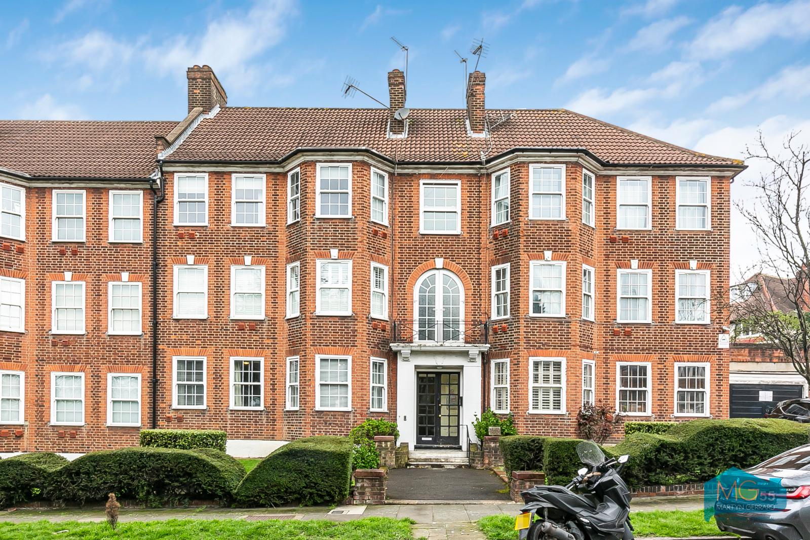 2 bedroom Ground Floor Flat to rent - Martyn Gerrard