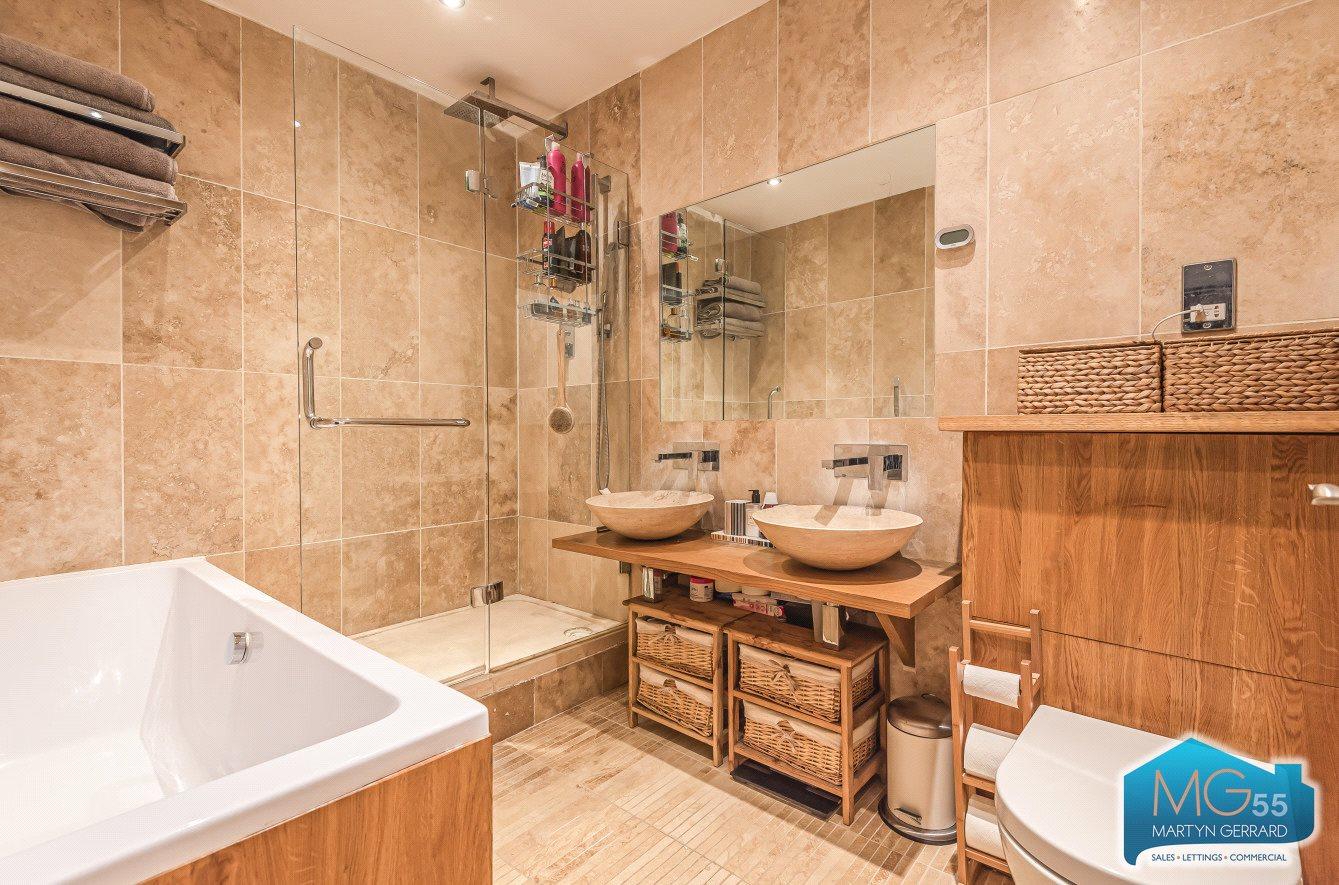 2 bedroom Ground Floor Flat to rent - Martyn Gerrard