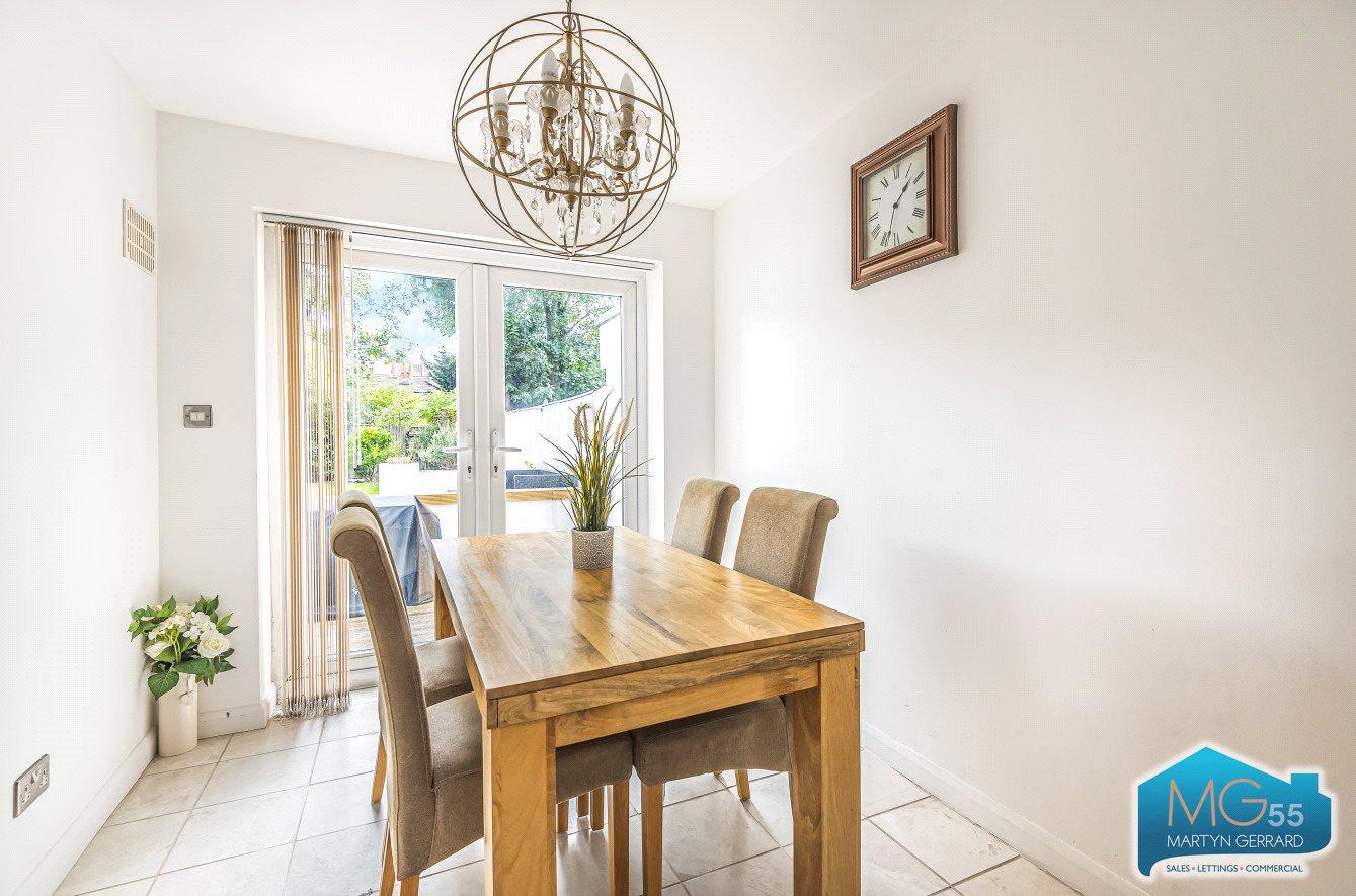 2 bedroom Ground Floor Flat to rent - Martyn Gerrard
