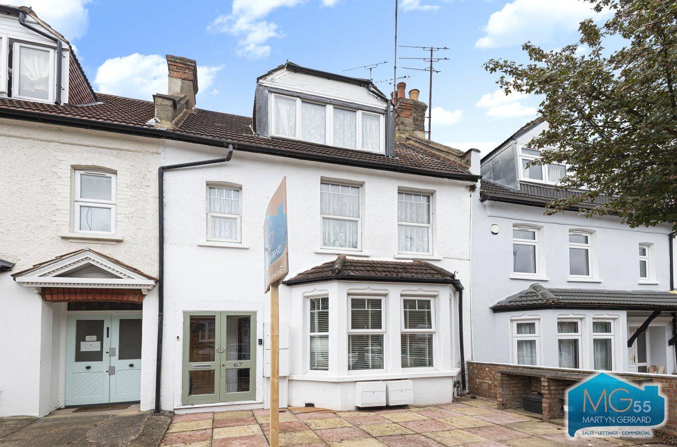 2 bedroom Ground Floor Flat to rent - Martyn Gerrard