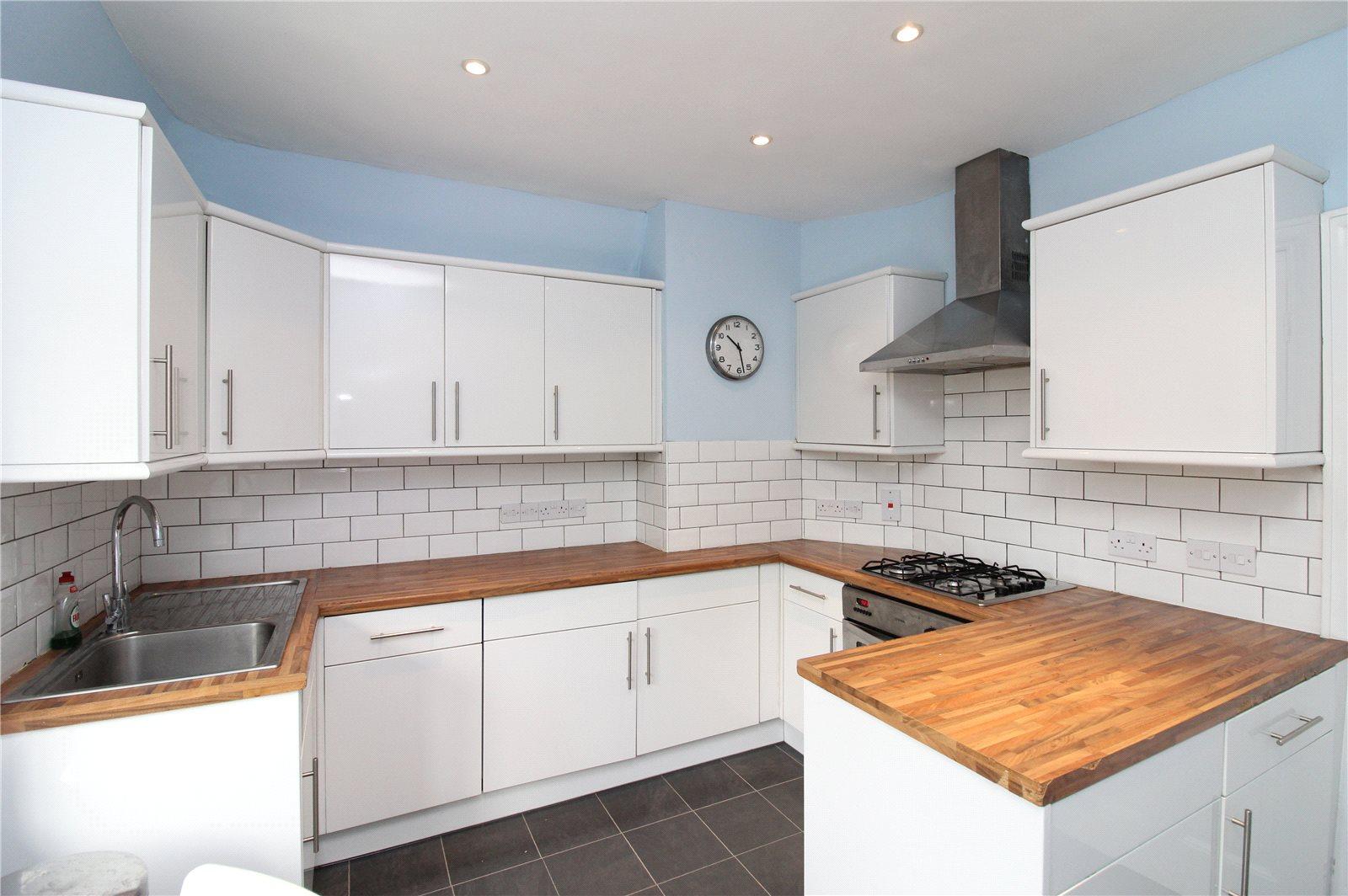 2 bedroom Apartment to rent - Martyn Gerrard