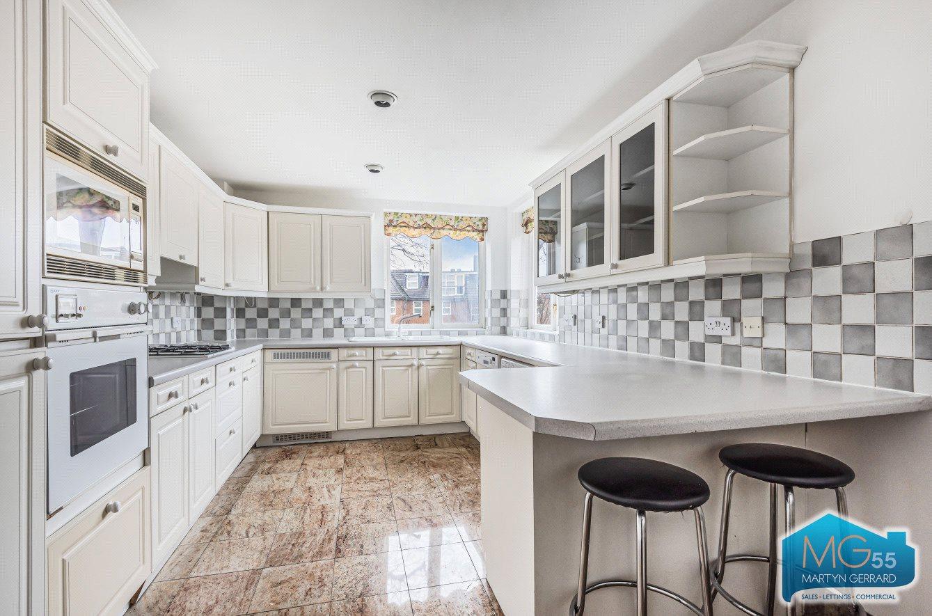 3 bedroom Apartment to rent - Martyn Gerrard