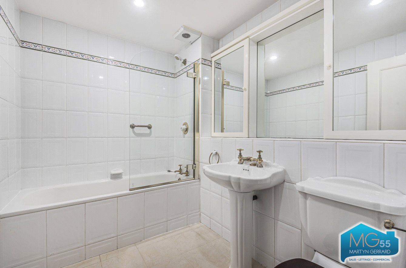 3 bedroom Apartment to rent - Martyn Gerrard