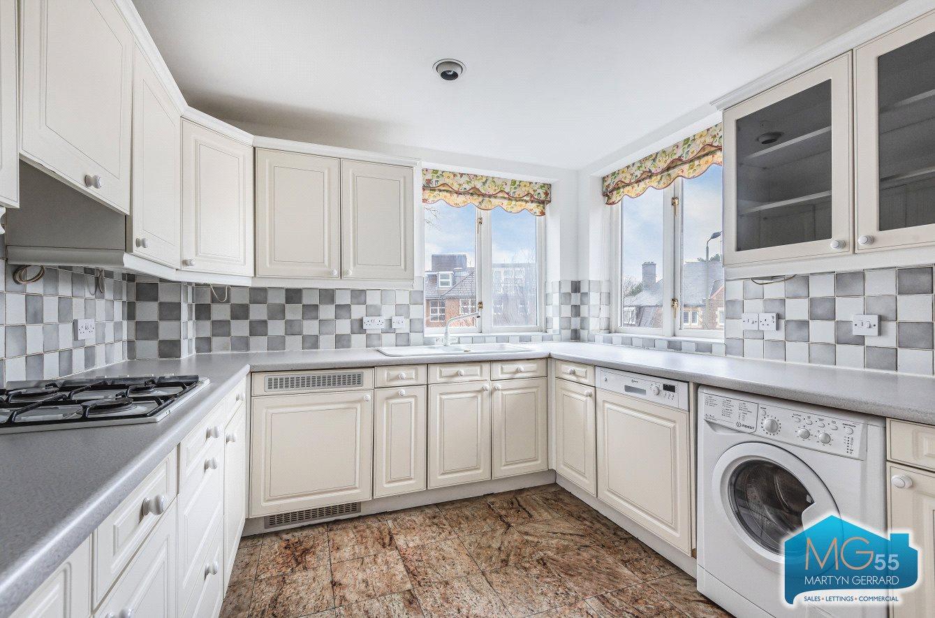 3 bedroom Apartment to rent - Martyn Gerrard