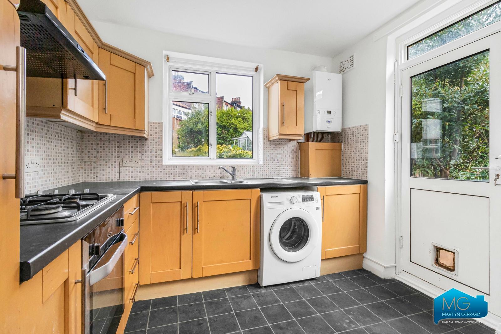2 bedroom Ground Floor Flat to rent - Martyn Gerrard