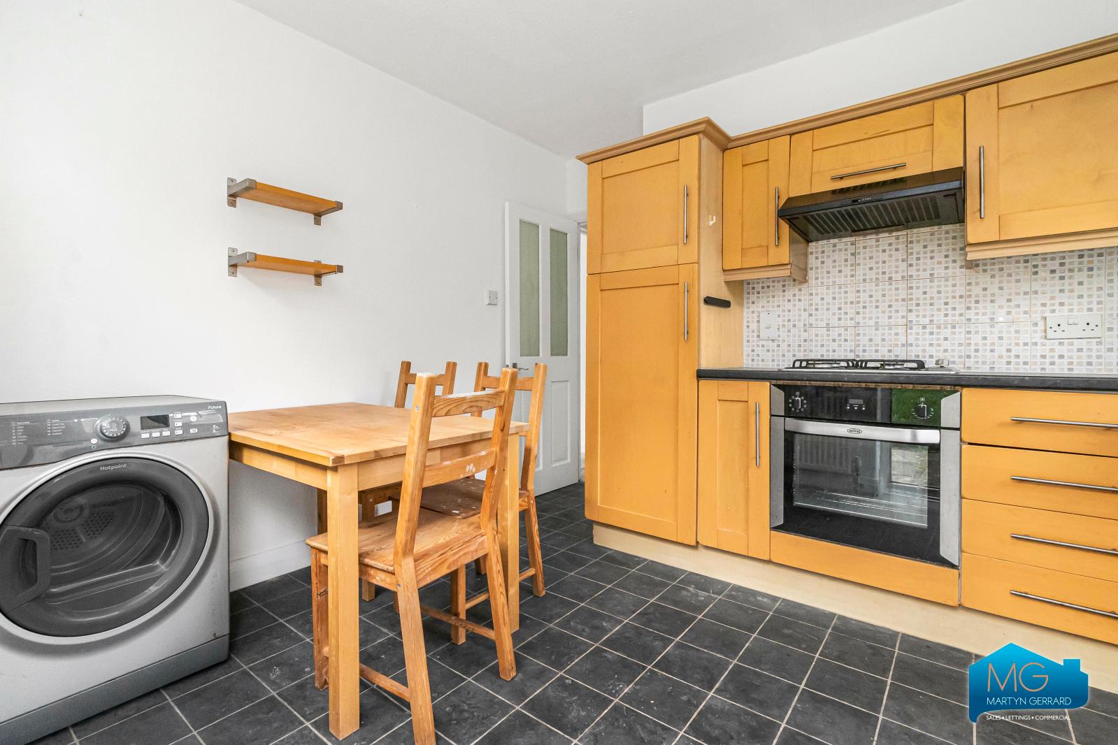2 bedroom Ground Floor Flat to rent - Martyn Gerrard
