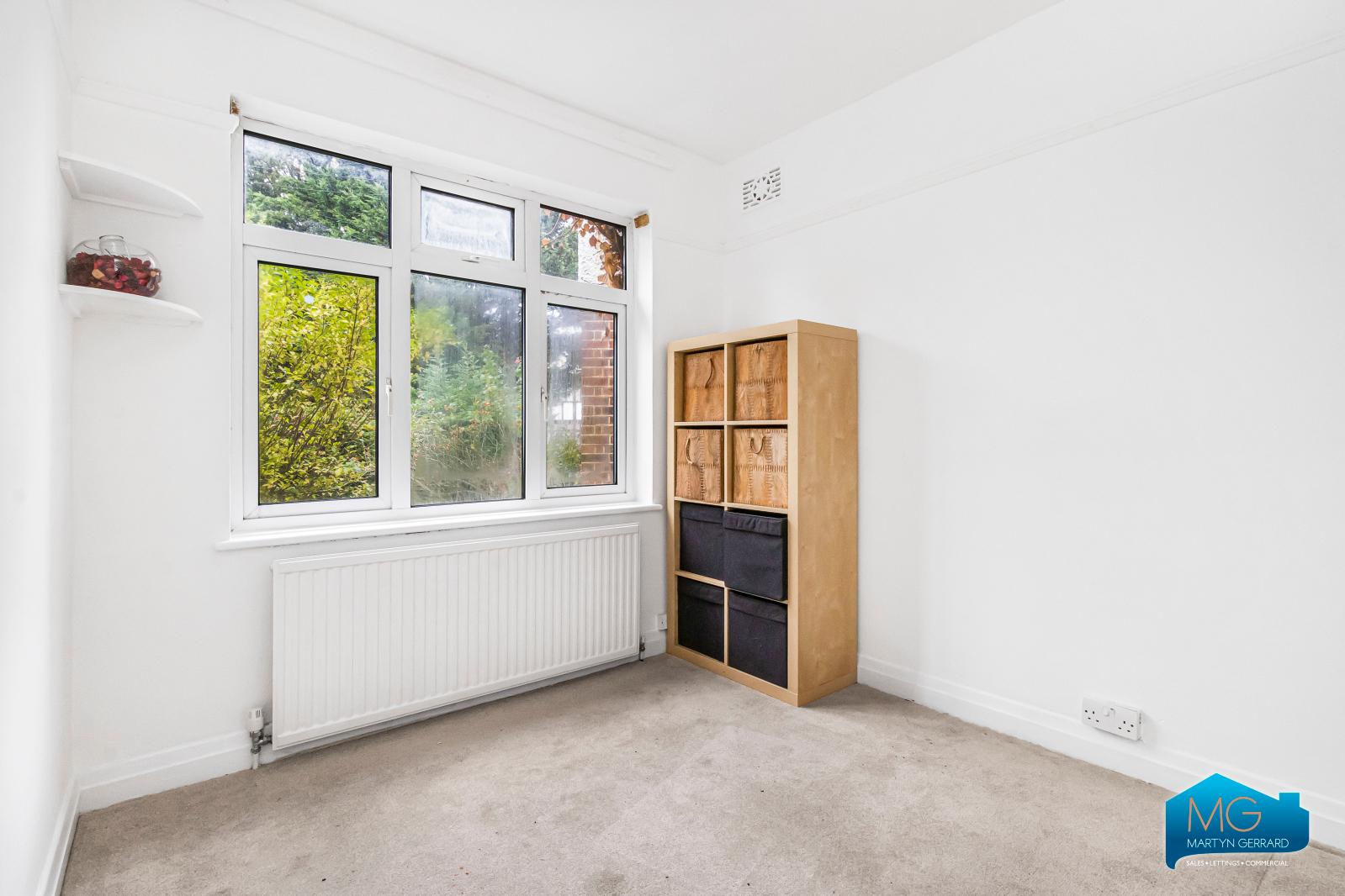 2 bedroom Ground Floor Flat to rent - Martyn Gerrard