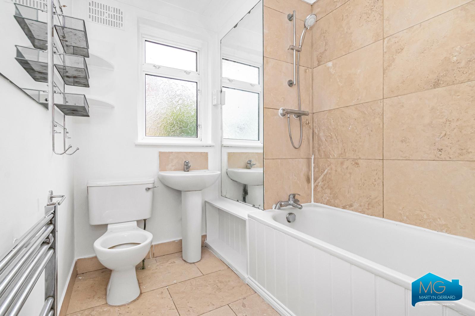 2 bedroom Ground Floor Flat to rent - Martyn Gerrard
