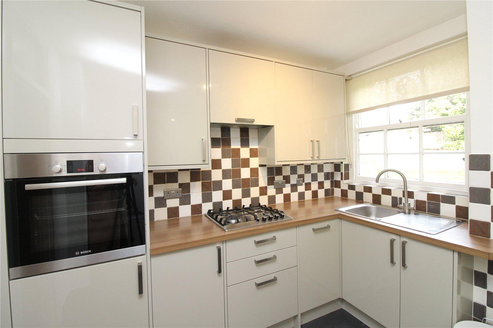 2 bedroom Ground Floor Flat to rent - Martyn Gerrard