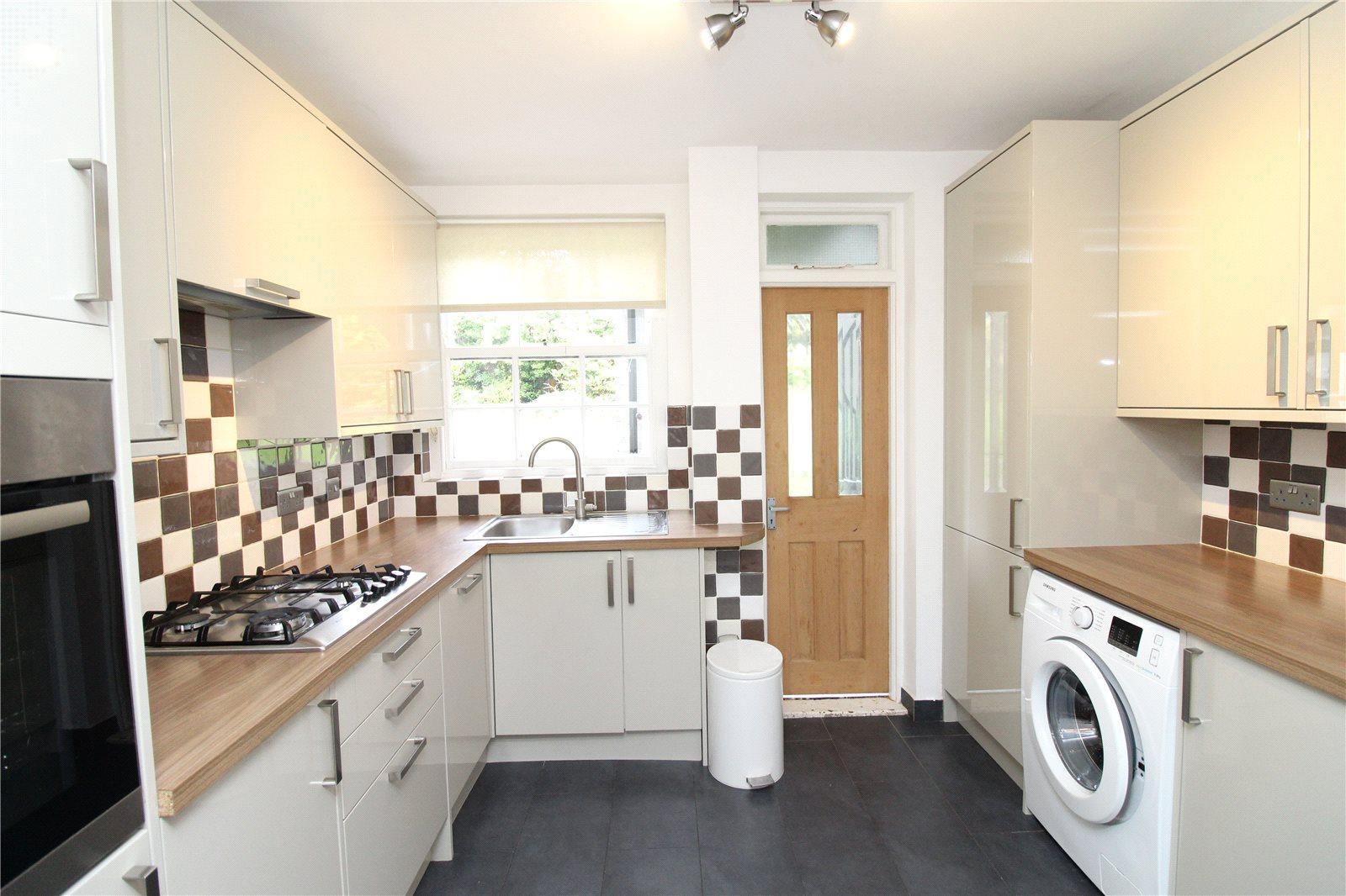 2 bedroom Ground Floor Flat to rent - Martyn Gerrard