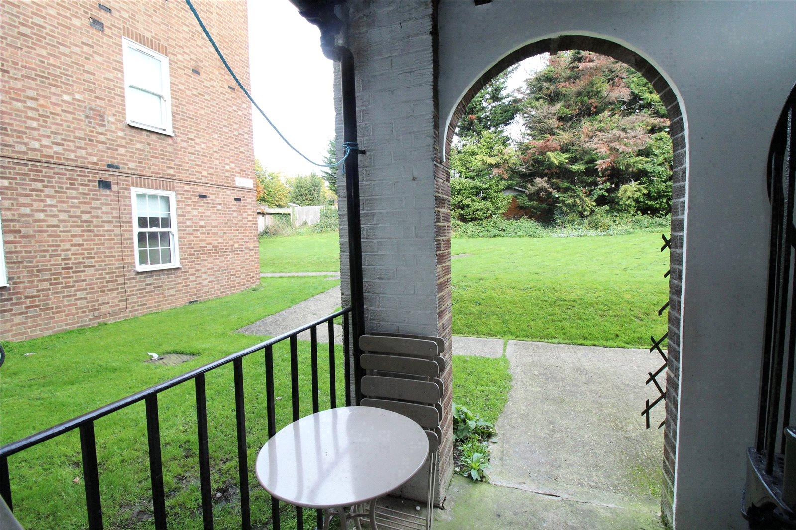 2 bedroom Ground Floor Flat to rent - Martyn Gerrard