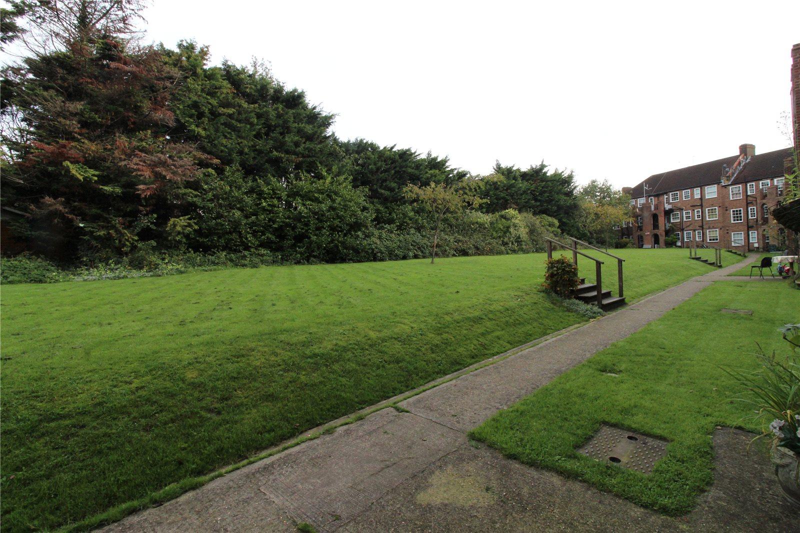 2 bedroom Ground Floor Flat to rent - Martyn Gerrard