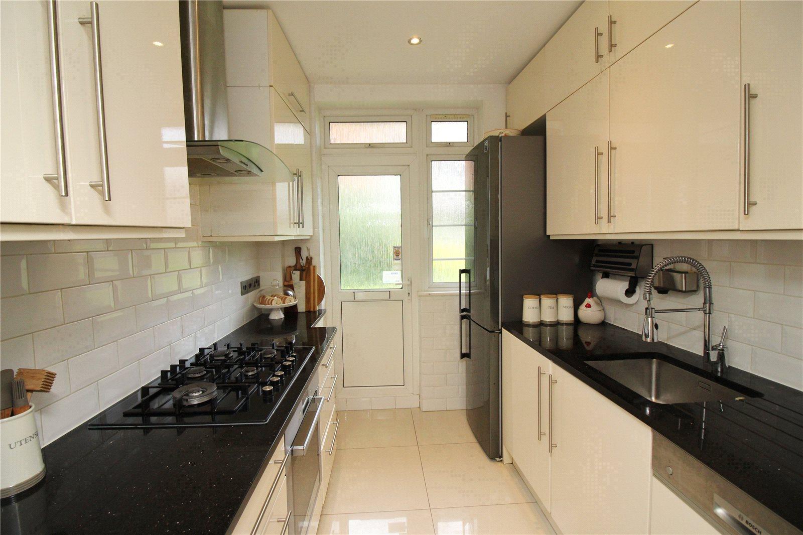 2 bedroom Ground Floor Flat to rent - Martyn Gerrard