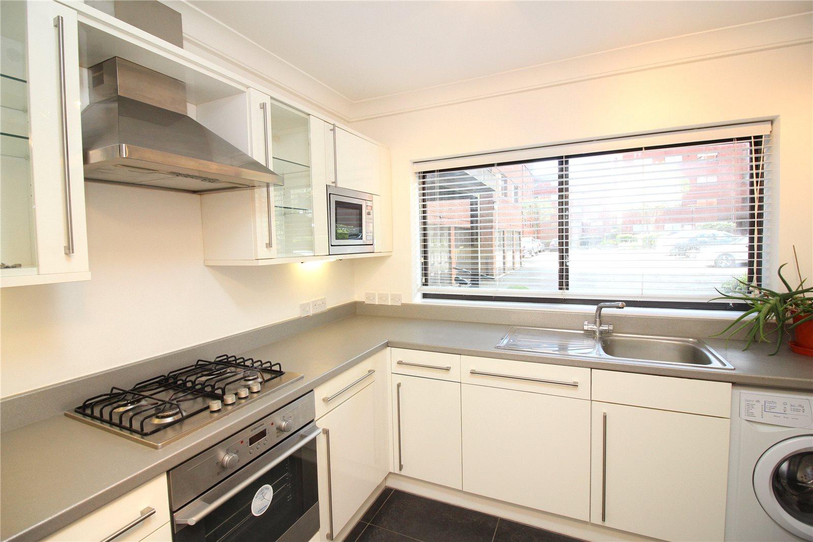 2 bedroom Ground Floor Flat to rent - Martyn Gerrard