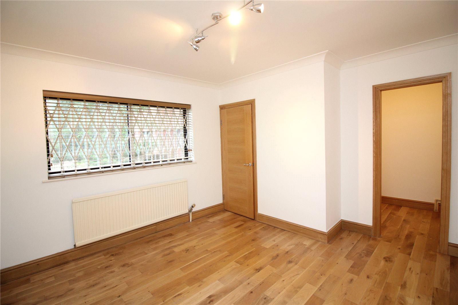 2 bedroom Ground Floor Flat to rent - Martyn Gerrard
