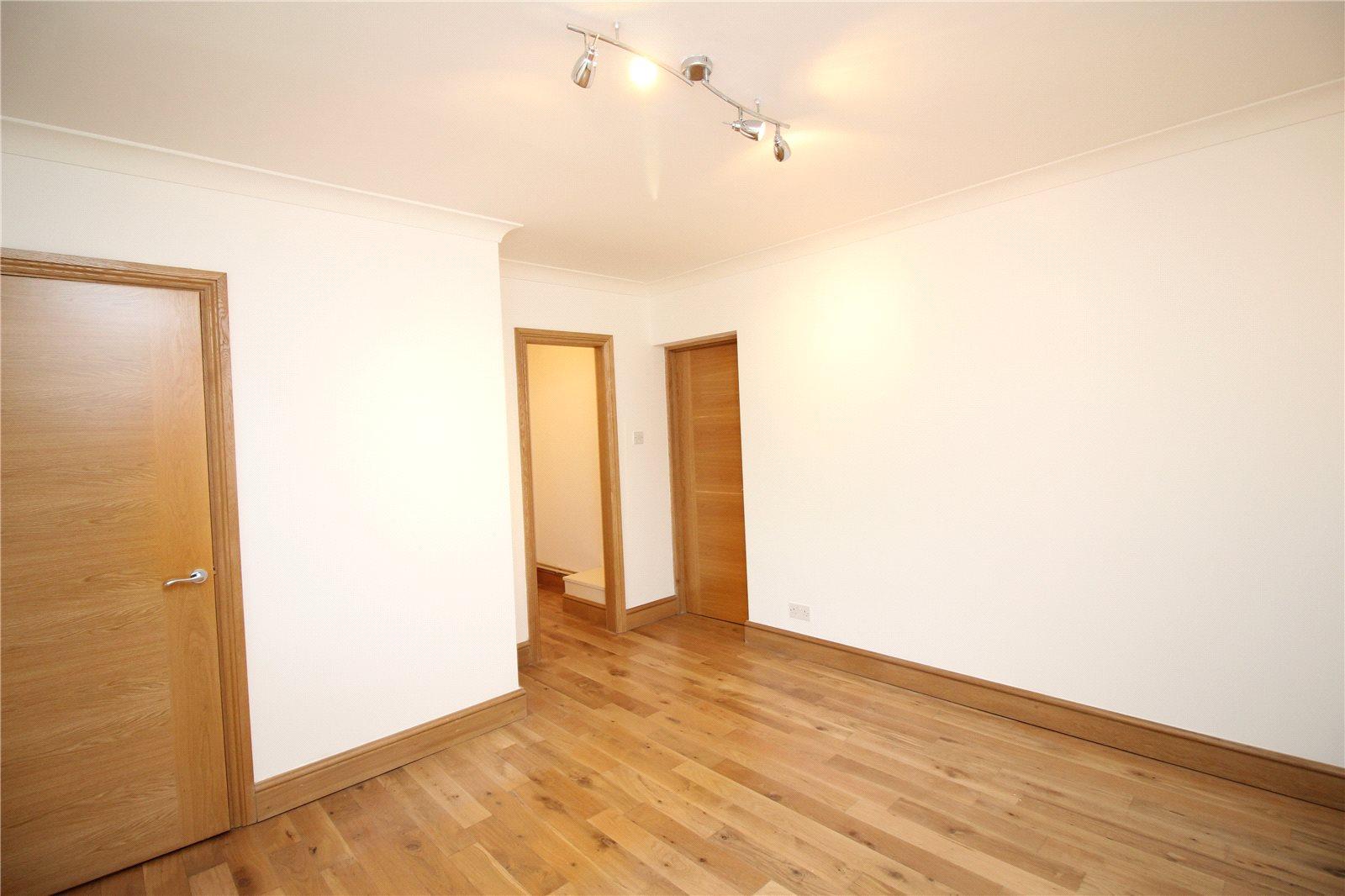 2 bedroom Ground Floor Flat to rent - Martyn Gerrard