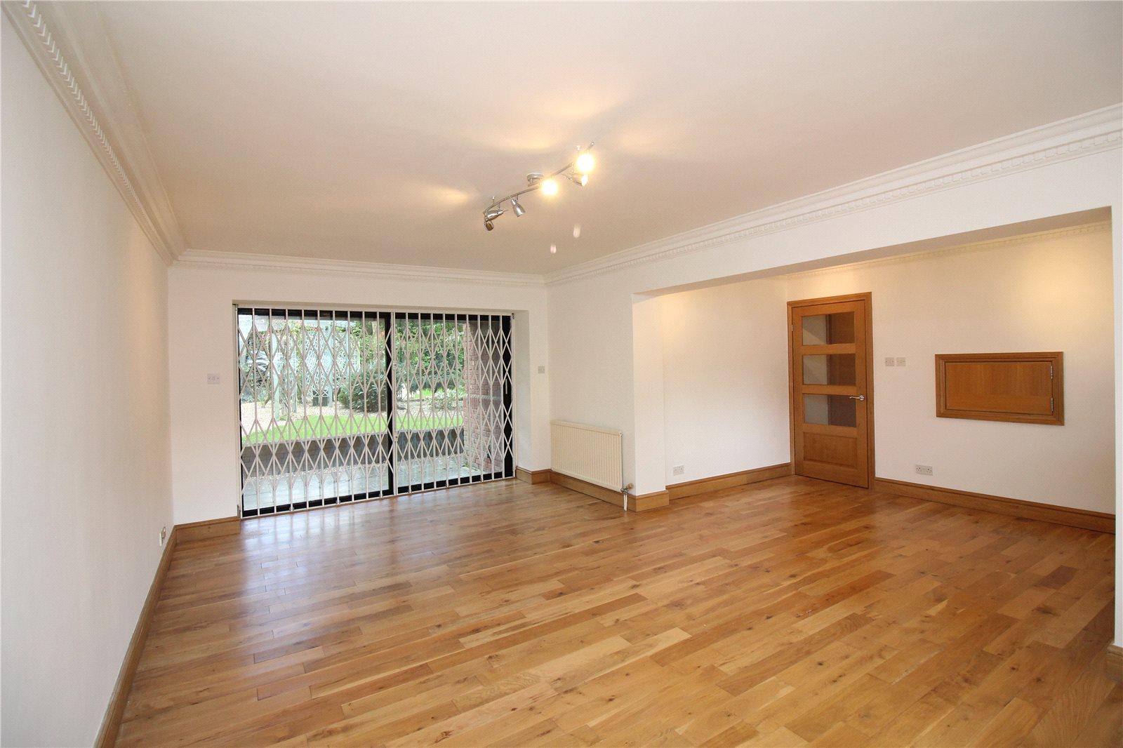 2 bedroom Ground Floor Flat to rent - Martyn Gerrard