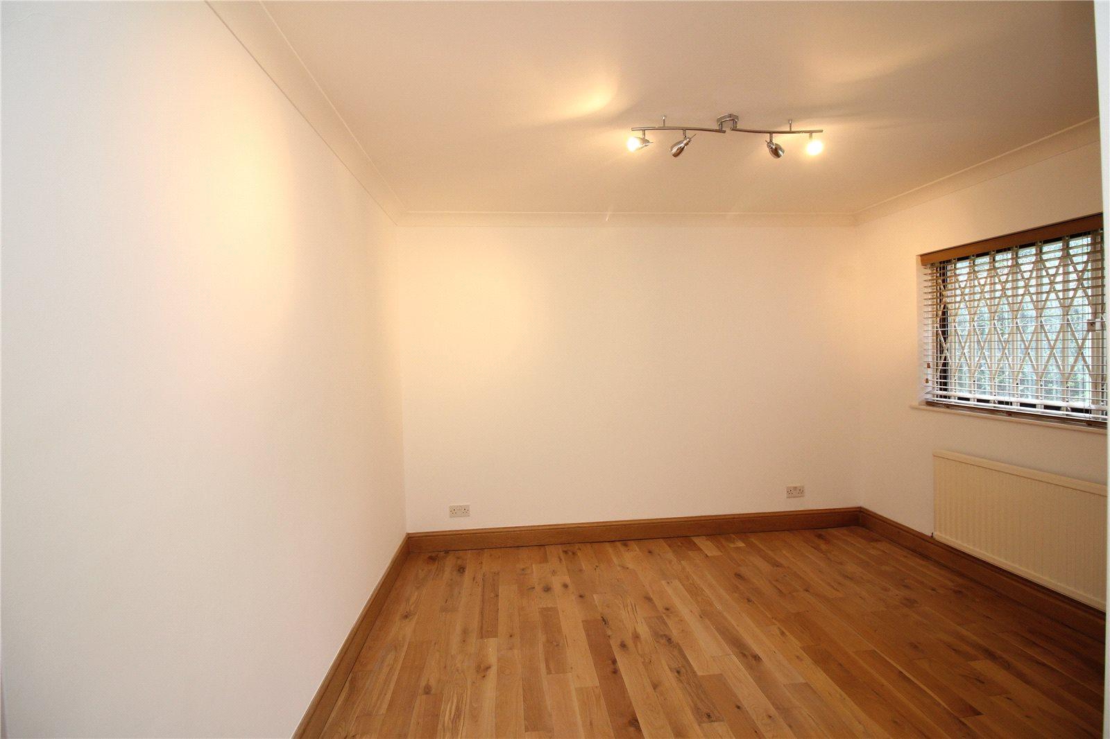 2 bedroom Ground Floor Flat to rent - Martyn Gerrard