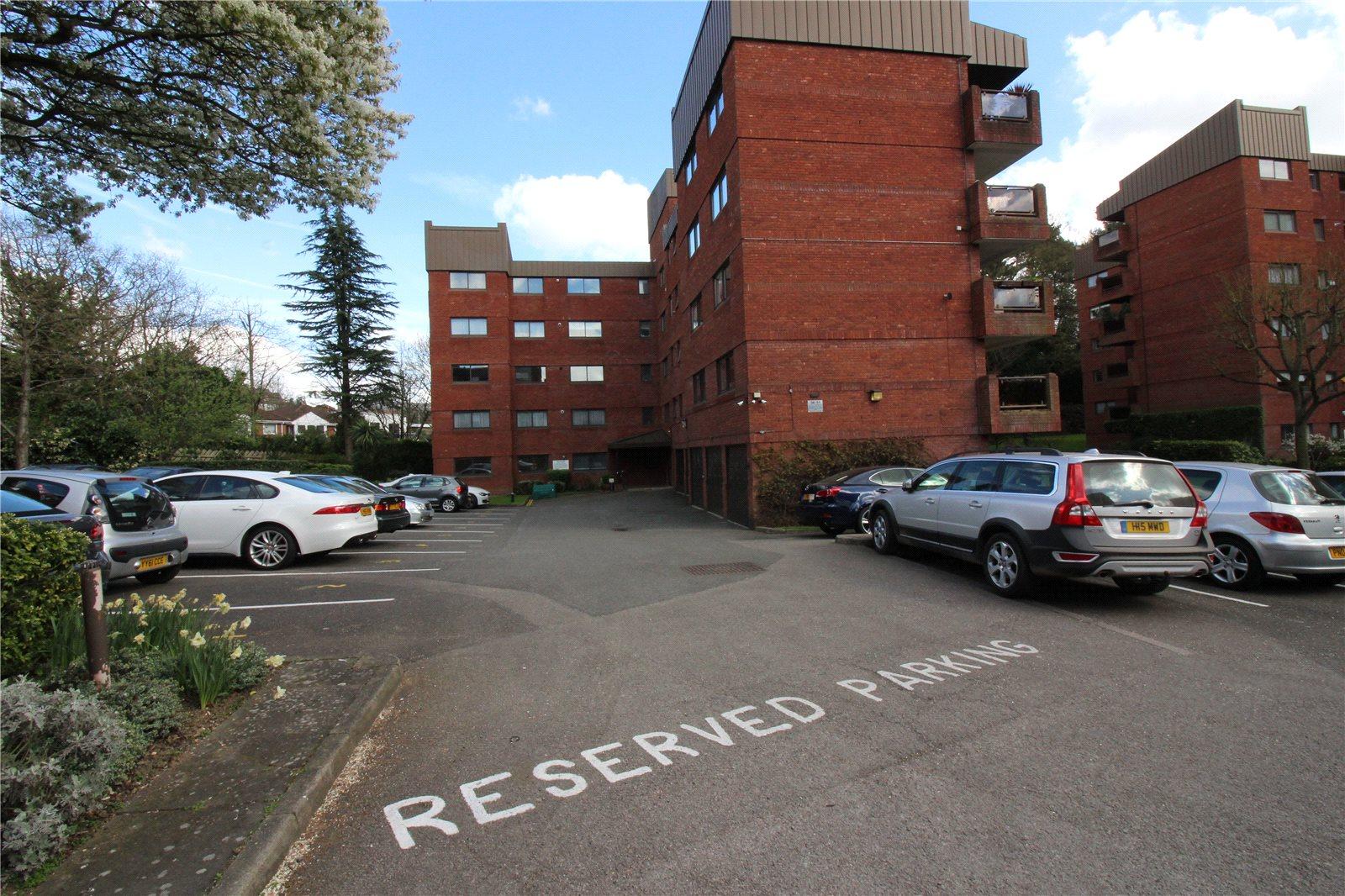 2 bedroom Ground Floor Flat to rent - Martyn Gerrard