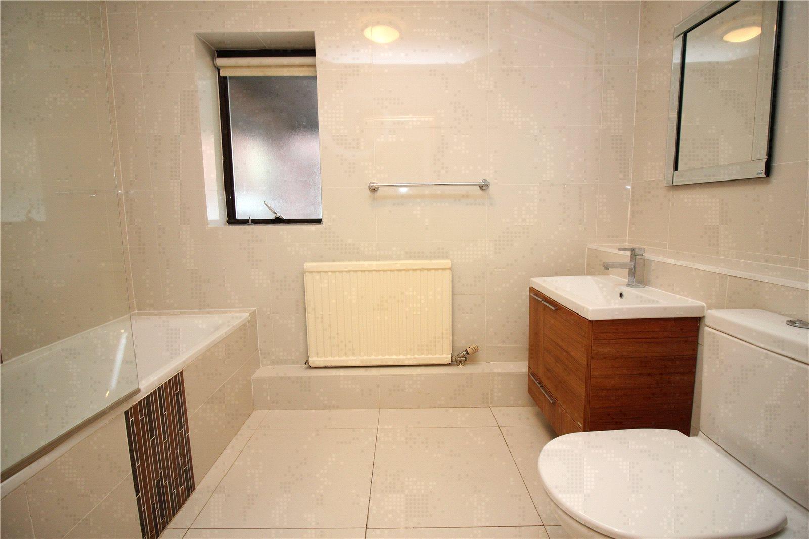 2 bedroom Ground Floor Flat to rent - Martyn Gerrard