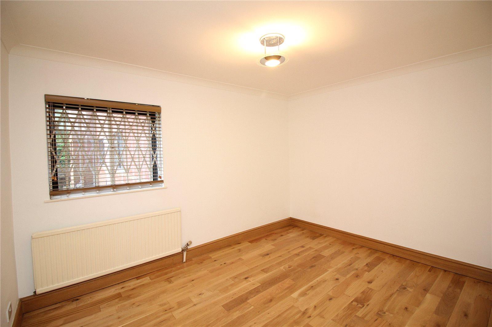 2 bedroom Ground Floor Flat to rent - Martyn Gerrard