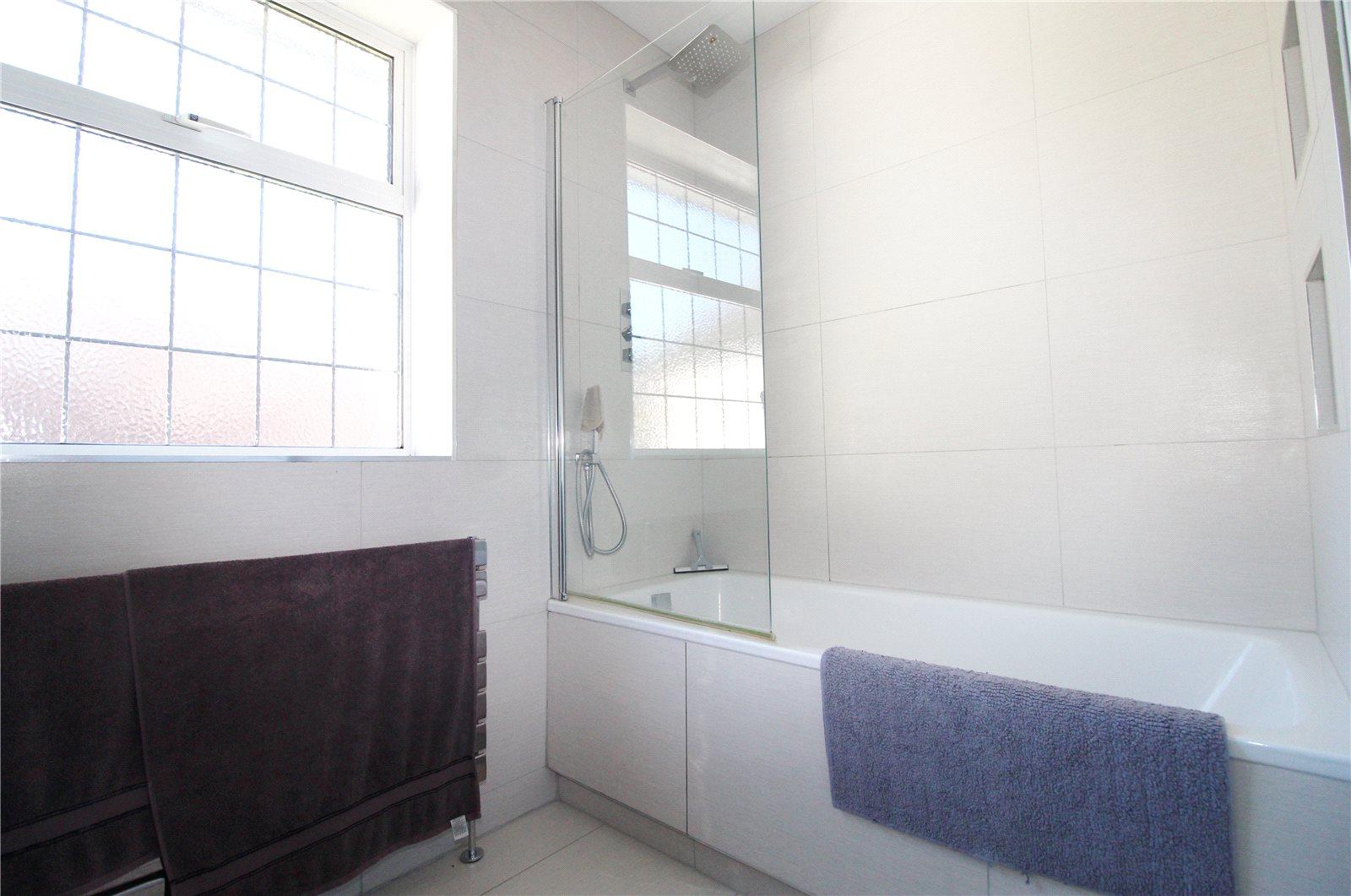 3 bedroom Semi-Detached House to rent - Martyn Gerrard