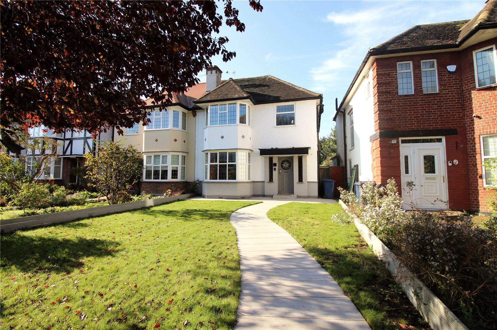3 bedroom Semi-Detached House to rent - Martyn Gerrard