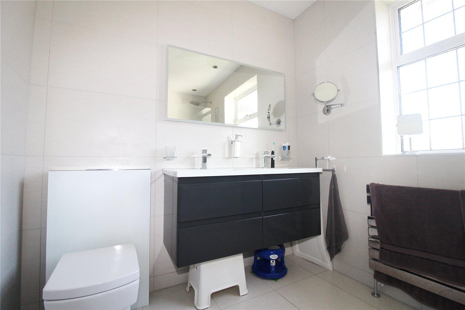 3 bedroom Semi-Detached House to rent - Martyn Gerrard
