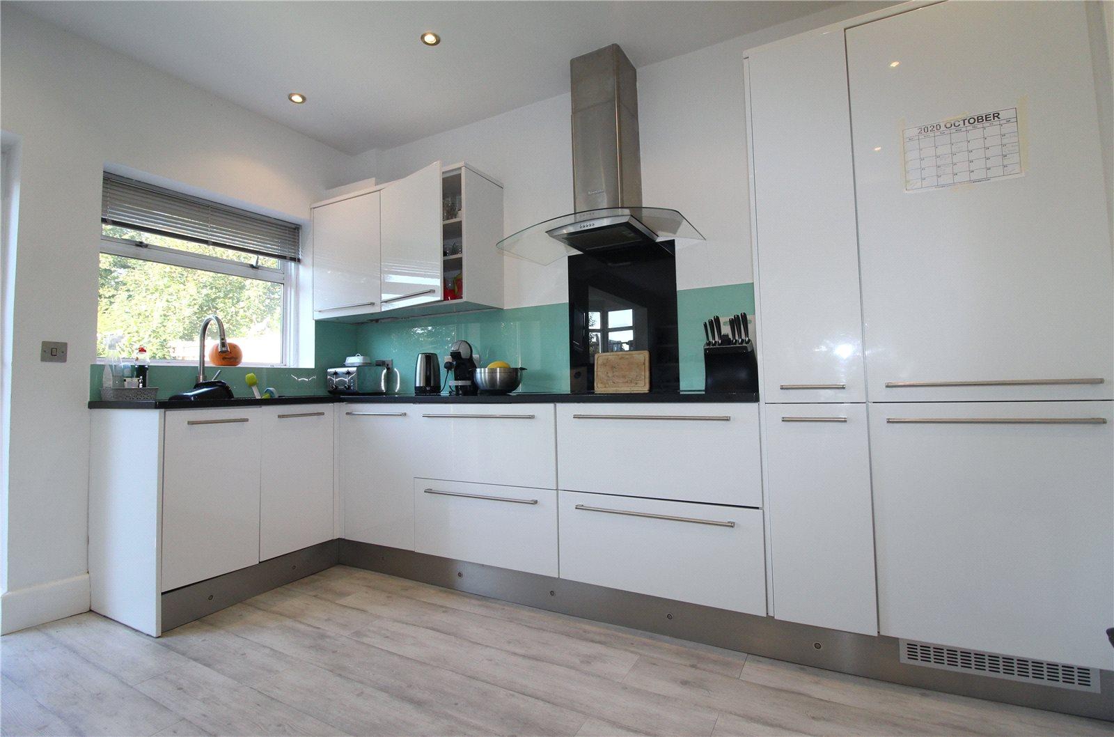 3 bedroom Semi-Detached House to rent - Martyn Gerrard
